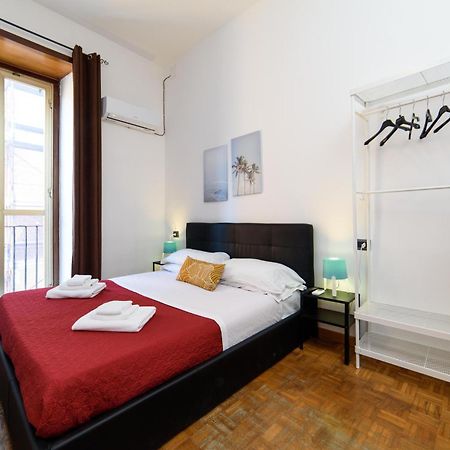Inside Chiaia Rooms Napoli Bagian luar foto
