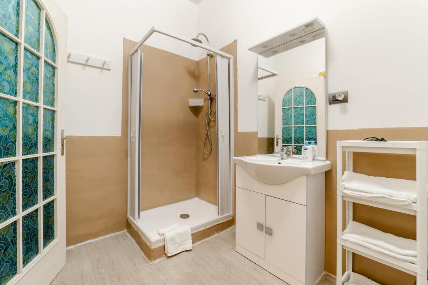 Inside Chiaia Rooms Napoli Bagian luar foto
