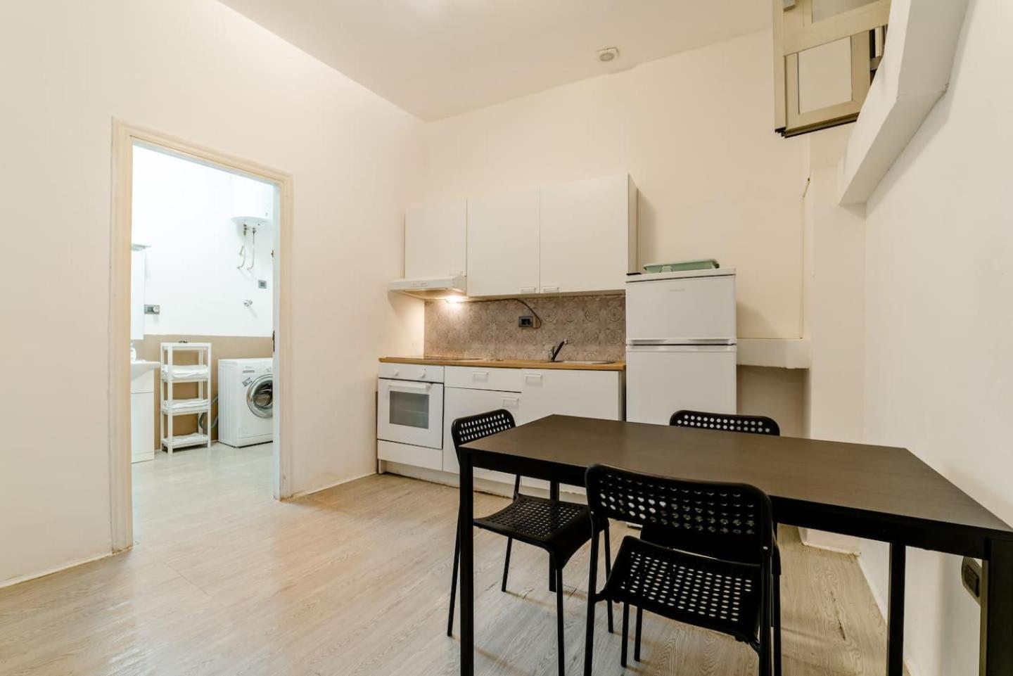 Inside Chiaia Rooms Napoli Bagian luar foto
