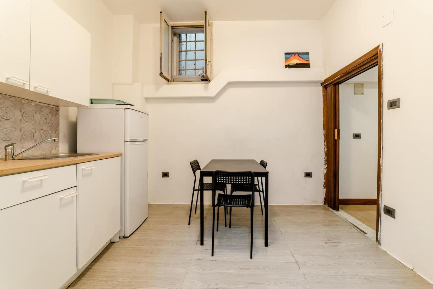 Inside Chiaia Rooms Napoli Bagian luar foto