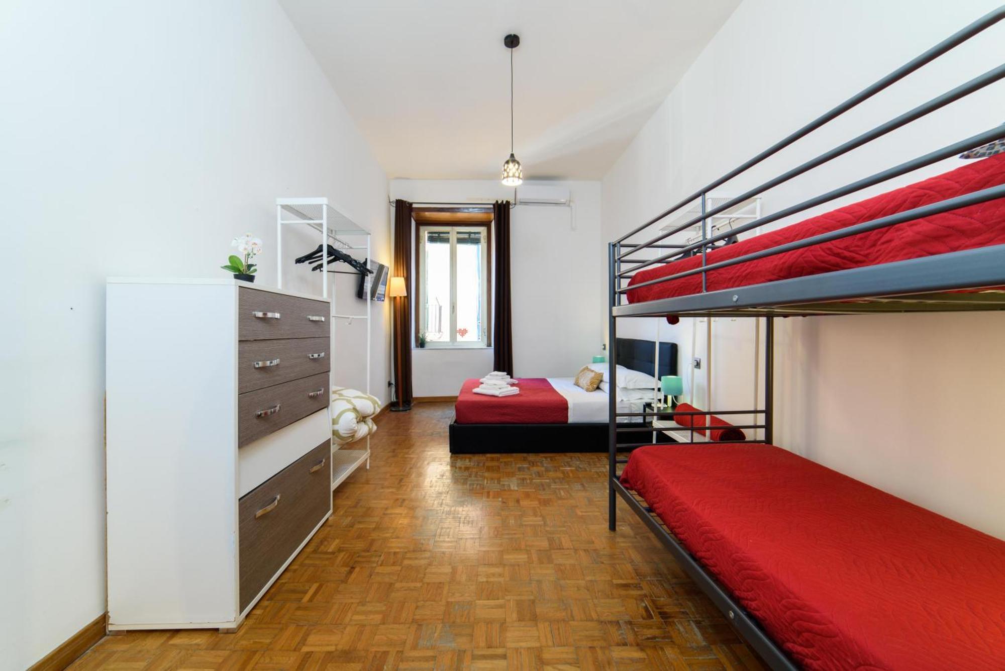 Inside Chiaia Rooms Napoli Bagian luar foto