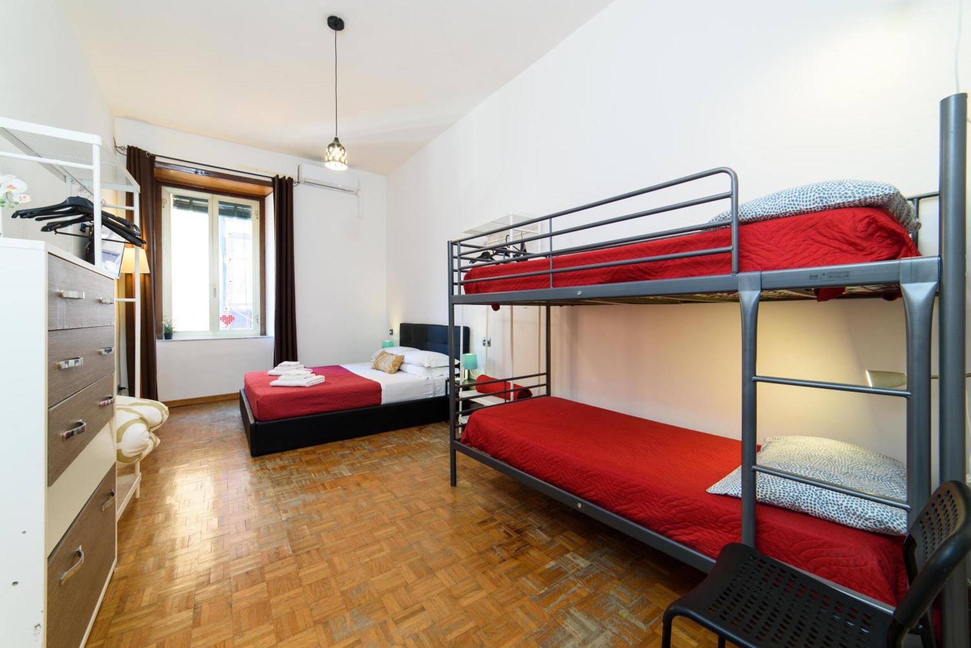 Inside Chiaia Rooms Napoli Bagian luar foto
