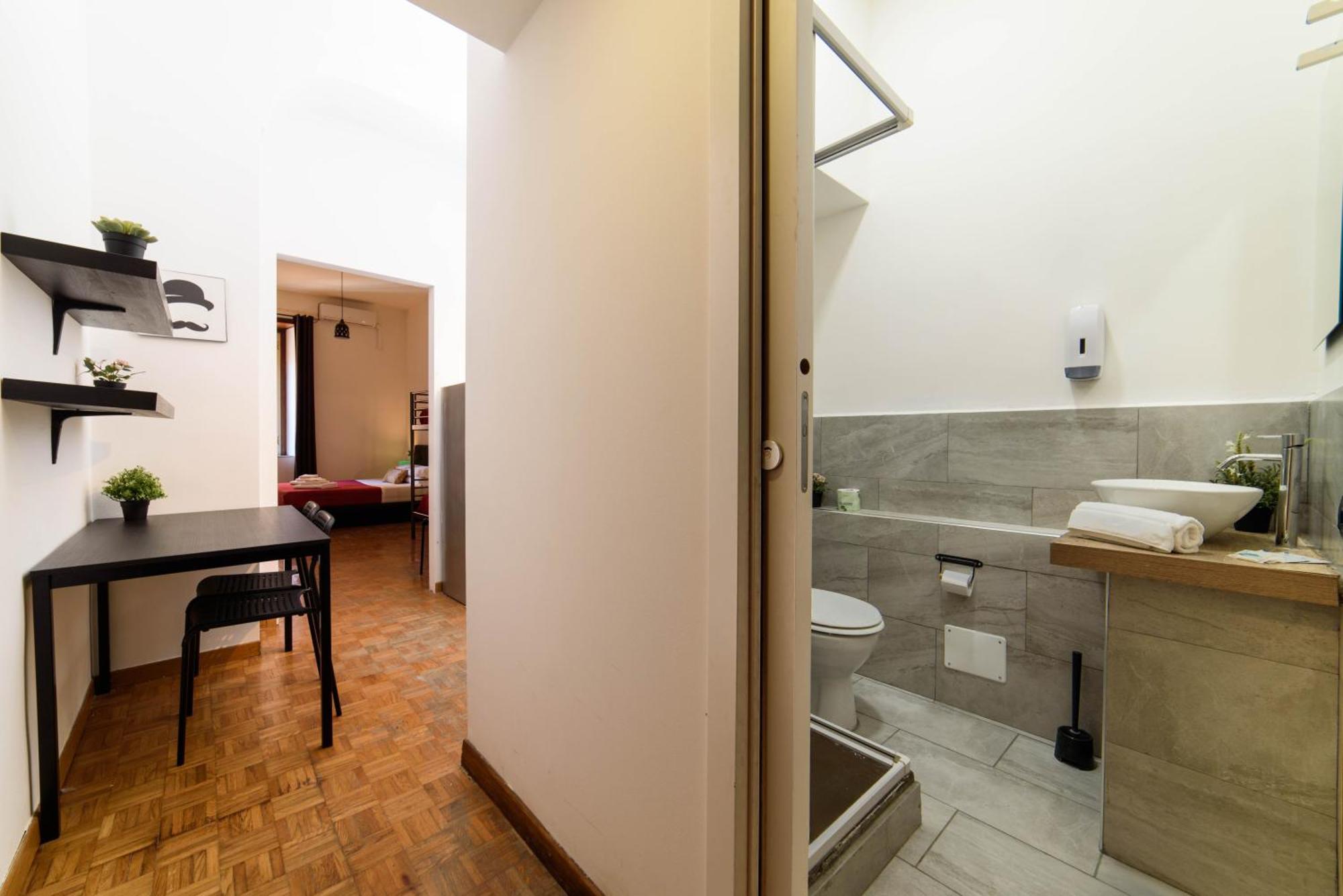 Inside Chiaia Rooms Napoli Bagian luar foto